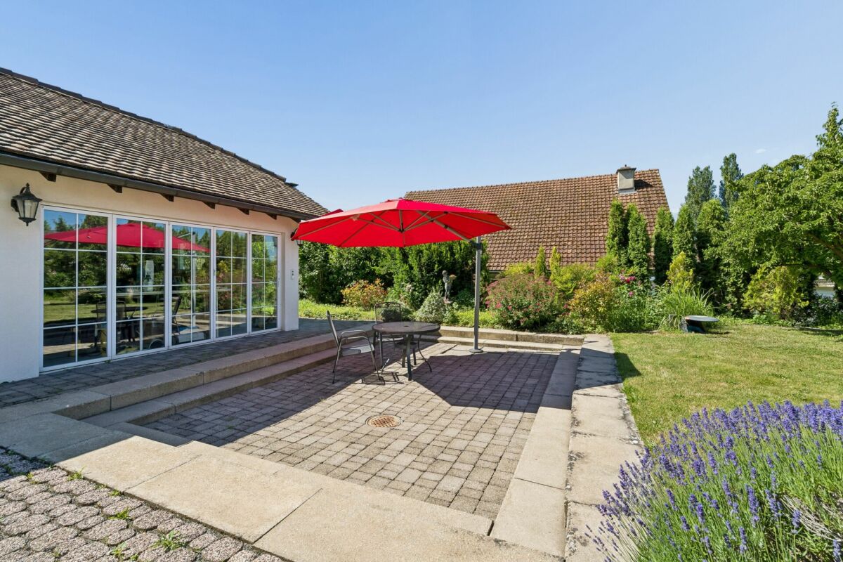 Charmantes Einfamilienhaus in Rheinnähe - mit grossem Garten und Werkstatt