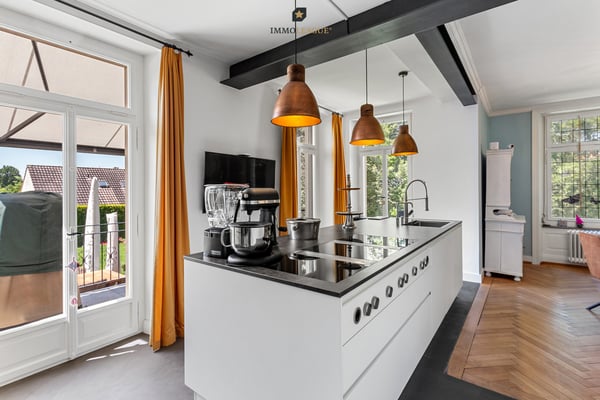 Grossartige Stadtvilla in idyllischer Umgebung mit viel Baulandreserve 4