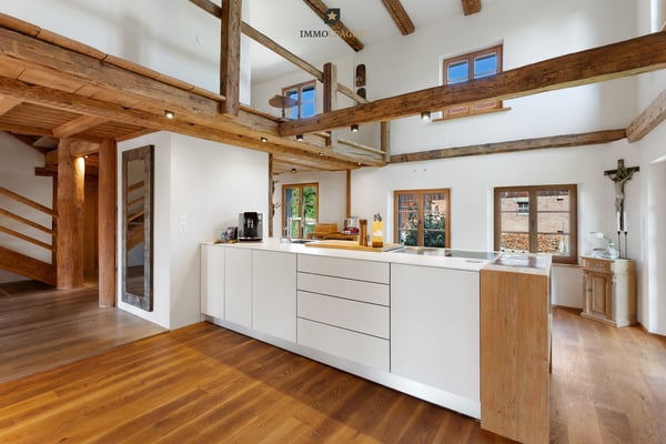 Stilvolles Wohnen mit viel Raum in naturnaher Lage 2