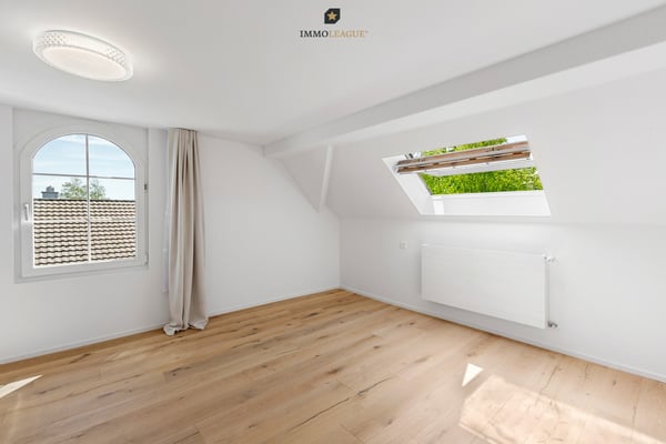 Frisch renoviertes 8.5-Zimmer-Eigenheim mit viel Privacy an familienfreundlicher Lage. 6