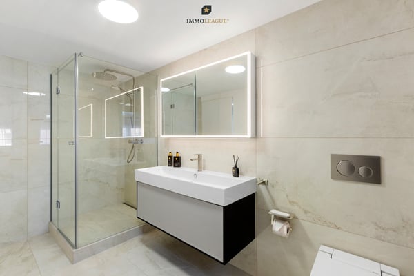 Frisch renoviertes 8.5-Zimmer-Eigenheim mit viel Privacy an familienfreundlicher Lage. 8