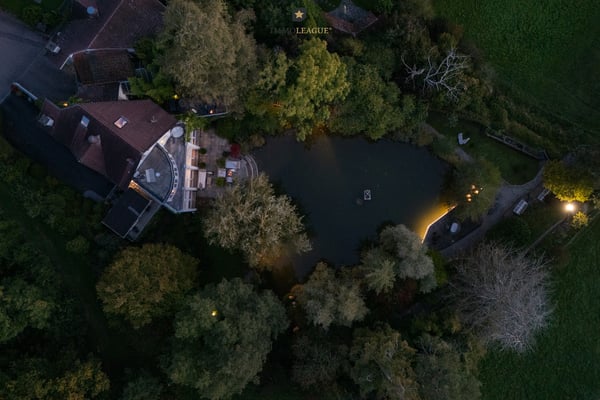 Seltene Gelegenheit: Villa mit Privatweiher an idyllischer Lage. 3