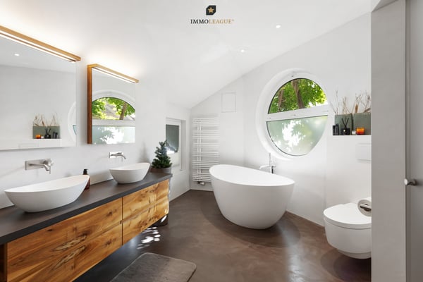 Seltene Gelegenheit: Villa mit Privatweiher an idyllischer Lage. 12