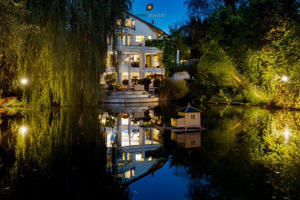 Seltene Gelegenheit: Villa mit Privatweiher an idyllischer Lage. 1