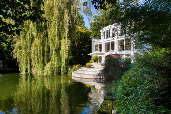 Seltene Gelegenheit: Villa mit Privatweiher an idyllischer Lage. 4