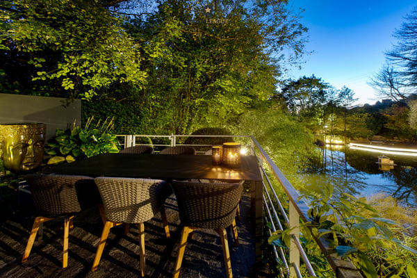 Seltene Gelegenheit: Villa mit Privatweiher an idyllischer Lage. 2