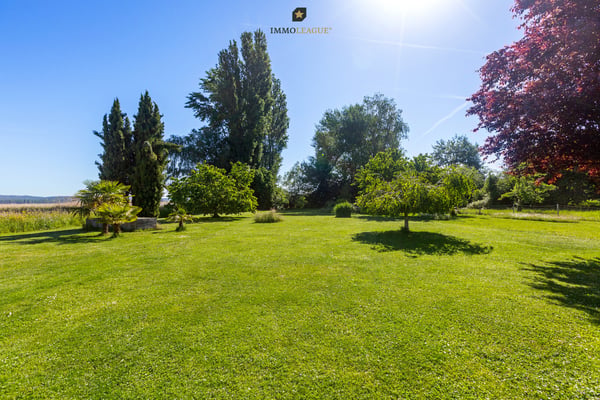 Seltene Seeliegenschaft mit parkähnlicher Gartenlandschaft. 4