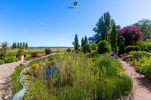Seltene Seeliegenschaft mit parkähnlicher Gartenlandschaft. 3