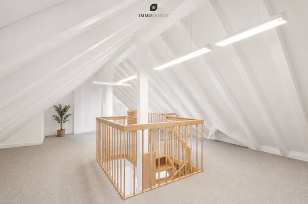 Lichtdurchflutete Maisonette-Dachwohnung mit schöner Seesicht. 8