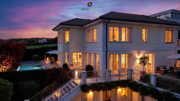 Grandiose Luxusvilla mit Pool und Seesicht