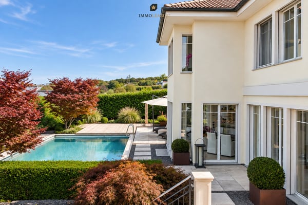 Grandiose Luxusvilla mit Pool und Seesicht