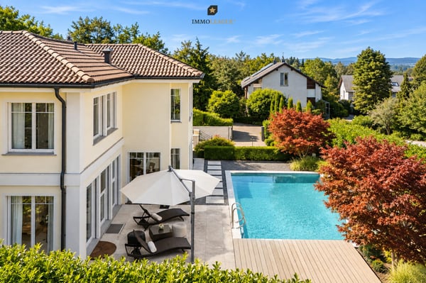 Grandiose Luxusvilla mit Pool und Seesicht 5