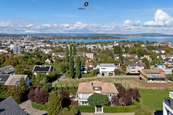 Grandiose Luxusvilla mit Pool und Seesicht 3