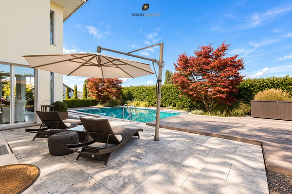 Grandiose Luxusvilla mit Pool und Seesicht 6