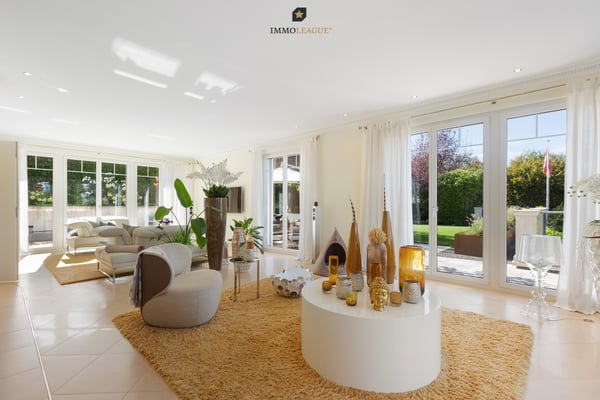 Grandiose Luxusvilla mit Pool und Seesicht 12