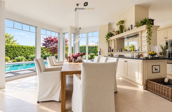 Grandiose Luxusvilla mit Pool und Seesicht 10