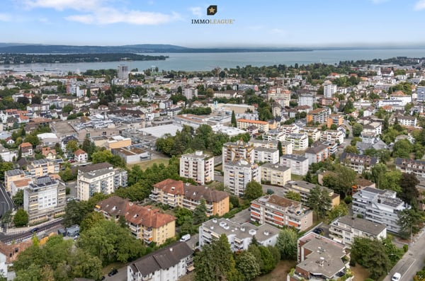 Bezugsbereit. Möbliert. Top-Aussicht. Grenznah. Seenah.