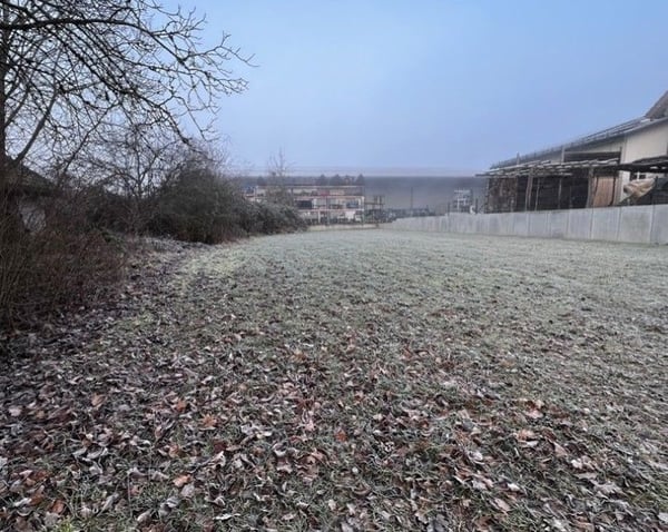 *Bauland mit Abbruchgebäude* 1