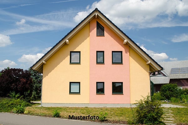 *Haus mit Einliegerwohnung* 1