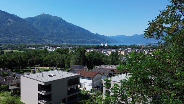 *Rustico con vista sul lago* 2