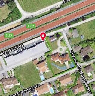 *Halle artisanale et commerciale* 2
