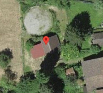 *Wohn- und Landwirtschaftsgebäude mit Bienenhaus* 2