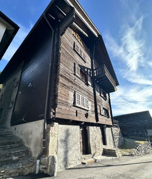 *Casa* 3