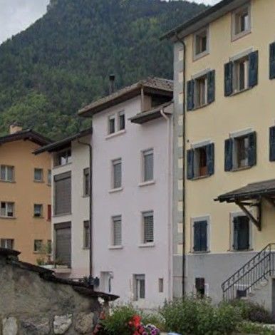*Immeuble locatif de deux appartements et un bureau*
