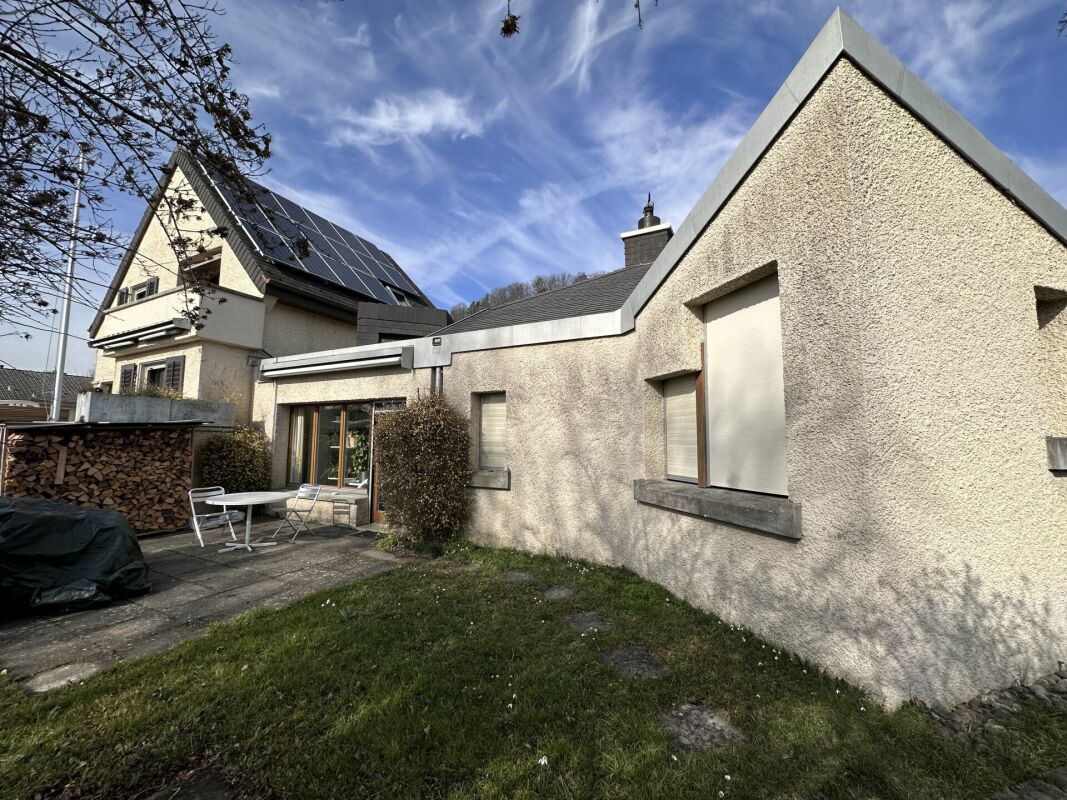 Bild Architektur trifft Wohnkomfort - Möbliertes Einfamilienhaus zur Zwischenmiete