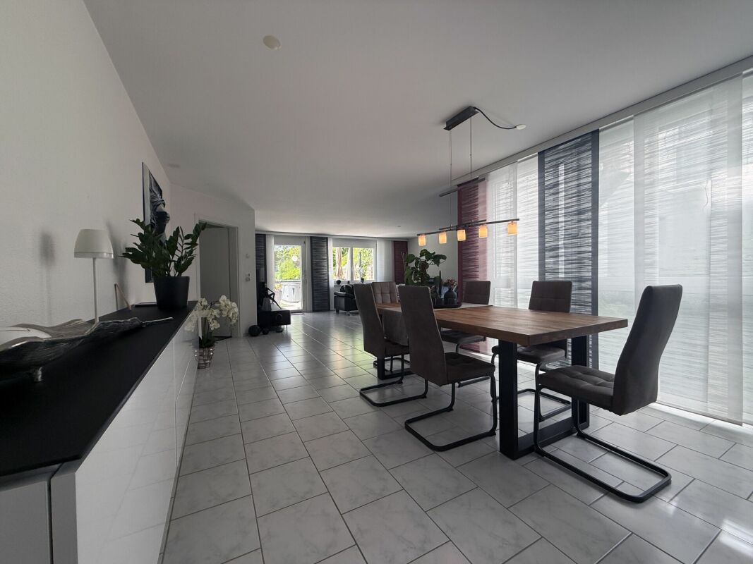 25-319 sehr gepflegte 4.5-Zimmer Gartenwohnung