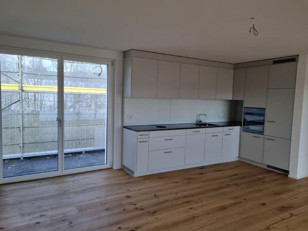 Moderne 2.5-Zimmer-Dachwohnung mit Balkon in Buchs ZH 6