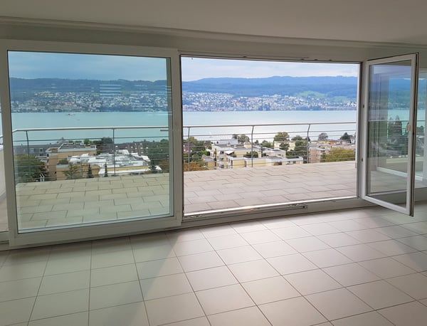 Wohnen über dem Rebberg: Exklusive 5-Zimmer-Attika-Maisonette mit Panoramaseesicht 2