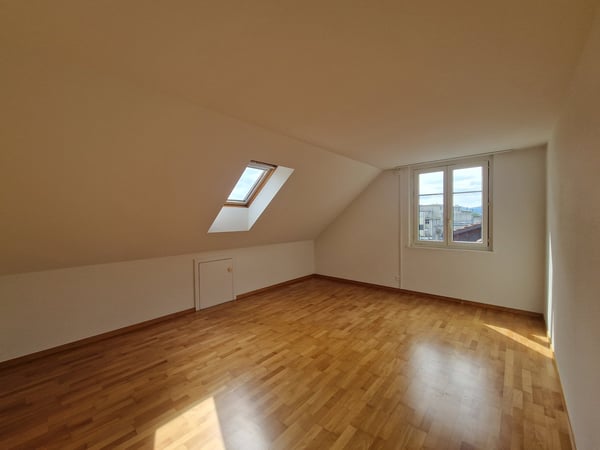 Attraktive 4-Zimmer-Wohnung mit Seesicht nahe Bahnhof Uetikon 4