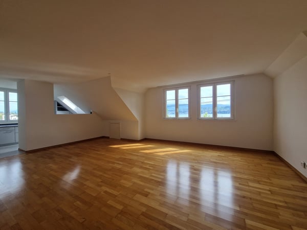Attraktive 4-Zimmer-Wohnung mit Seesicht nahe Bahnhof Uetikon 3