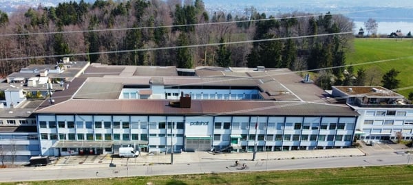 Lagerraum mit grossem Warenaufzug in Liegenschaft 1