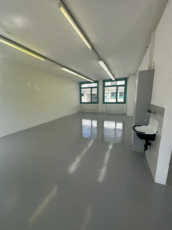 Gewerberaum mit eigenem Zugang und Laderampe 7