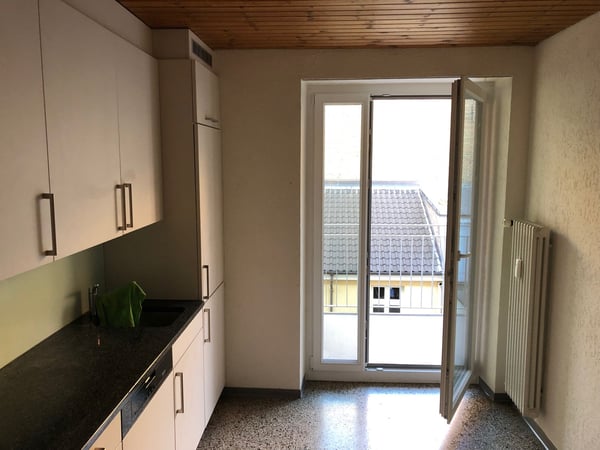 1.5-Zimmer-Altbauwohnung Nähe Rhein mit neuer Küche und neu saniertem Bad 2