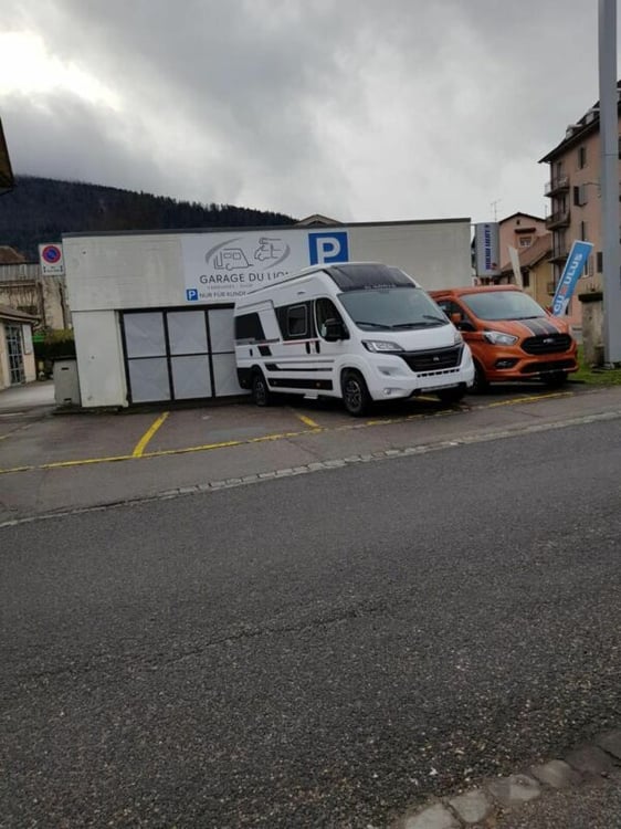 6 Parkplätze an Shell Station Tavannes zu vermieten / 6 places de parkings à louer 2