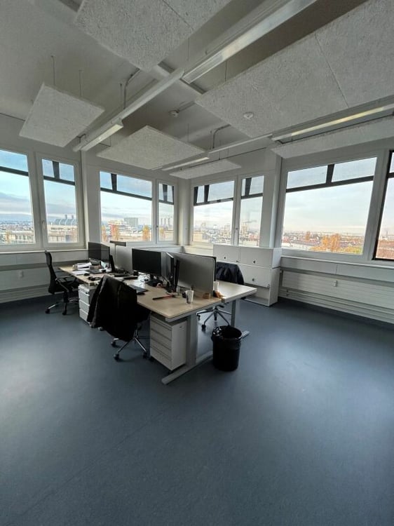 Entdecken Sie die Zukunft der Forschung: Hochmoderne Laborflächen für bahnbrechende Innovationen. 4