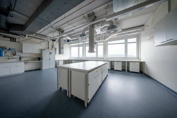 Entdecken Sie die Zukunft der Forschung: Hochmoderne Laborflächen für bahnbrechende Innovationen. 6