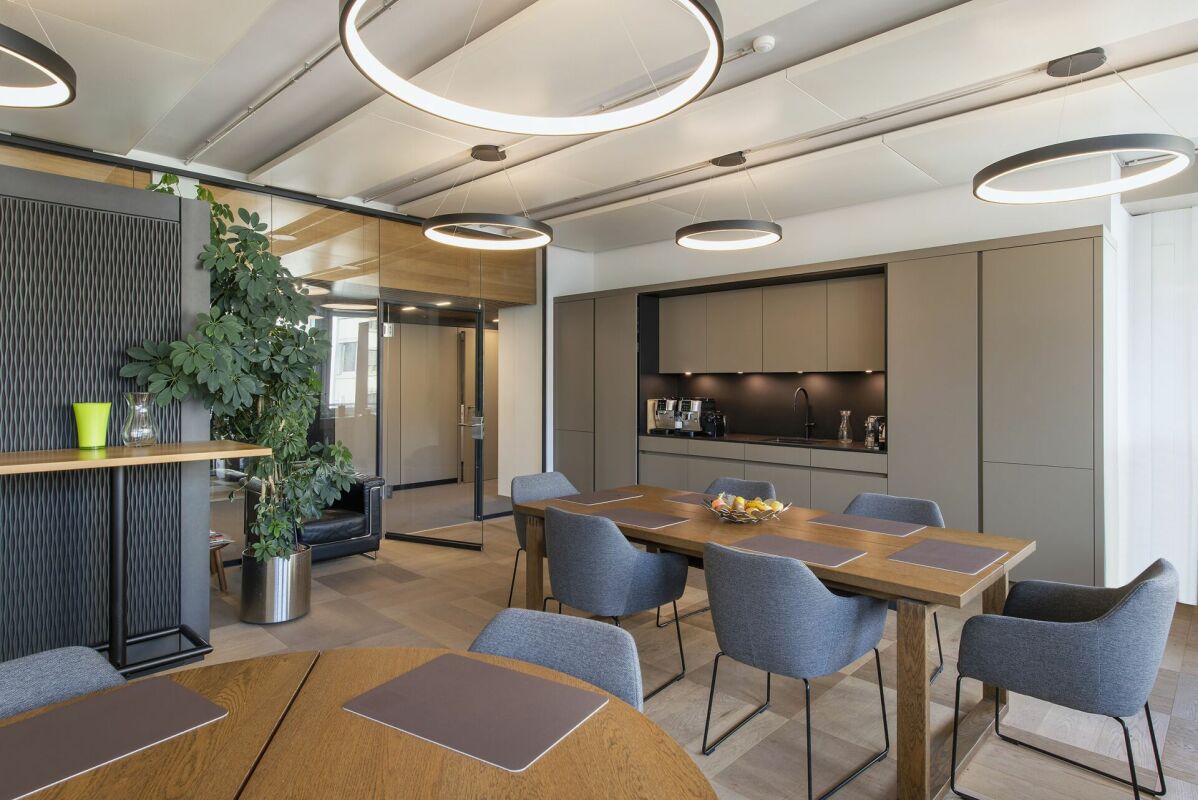 Elegant office space 