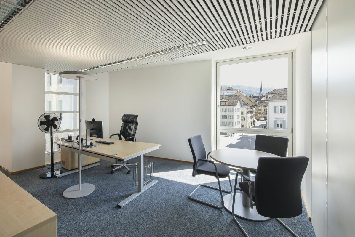 Spazio ufficio pronto per l'occupazione nel cuore della città di Zug