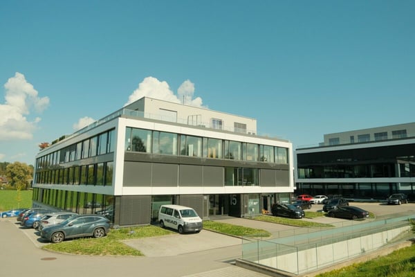 Hochwertig ausgebaute Büroflächen im Wirtschaftsraum Zug 2