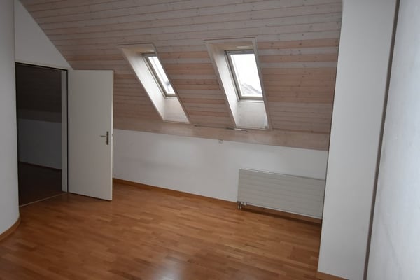 Galeriewohnung mit Cheminée und 2 Balkone im Herzen von Bülach 4
