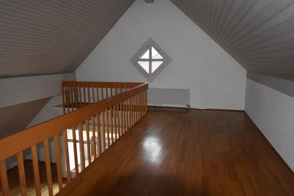 Galeriewohnung mit Cheminée und 2 Balkone im Herzen von Bülach 7