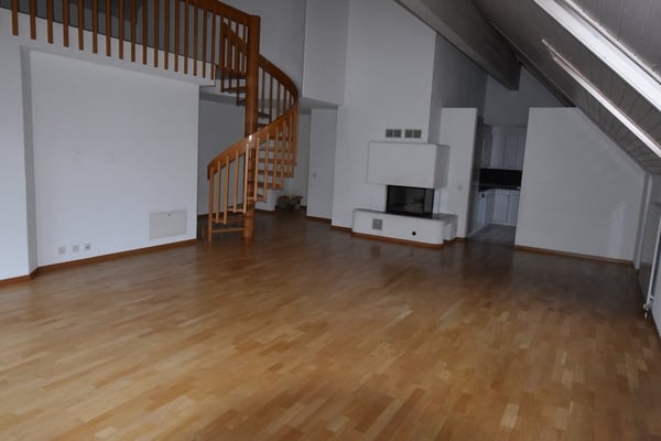 Galeriewohnung mit Cheminée und 2 Balkone im Herzen von Bülach 2