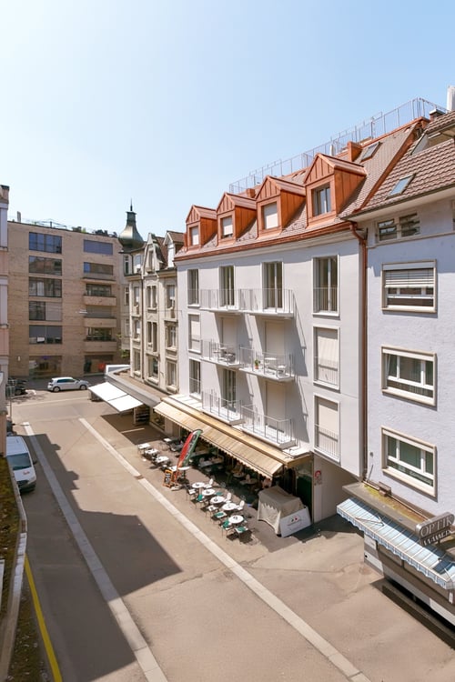 1-Zimmer-Wohnung mit grossem Reduit und Wäscheturm 12