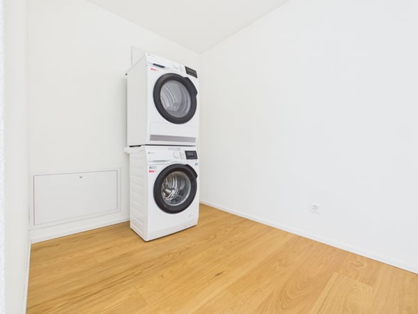 2-Zimmer-Wohnung mit grossem Reduit und Wäscheturm 11