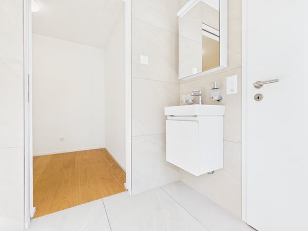 2-Zimmer-Wohnung mit grossem Reduit und Wäscheturm 10