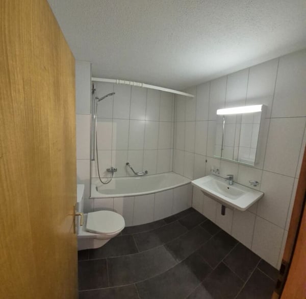 Schöne 3.5-Zimmer-Wohnung mit herrlicher Aussicht 8